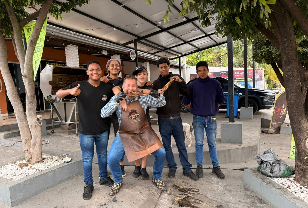 Equipe Guerreiros Grill com a costela